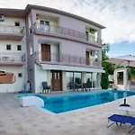 Villa Petronas